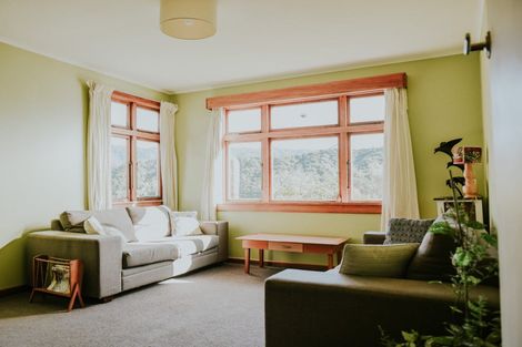 Photo of property in 45 Milton Terrace, Picton, 7220