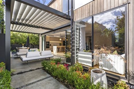 Photo of property in 21 Oscar Road, Greenhithe, Auckland, 0632