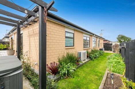 Photo of property in 16a Lillian Place, Orewa, 0931