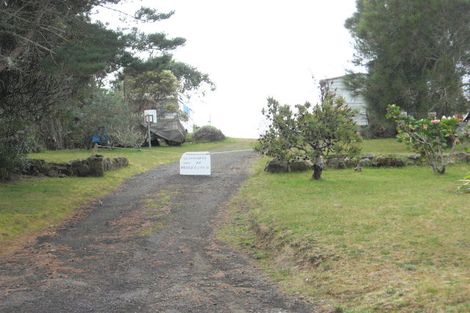 Photo of property in 122 Ocean Beach Road, Tairua, 3508