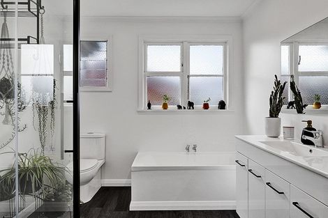 Photo of property in 2 Puriri Street, Hawera, 4610