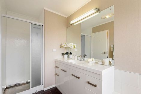 Photo of property in 9 Bayside Drive, Browns Bay, Auckland, 0630