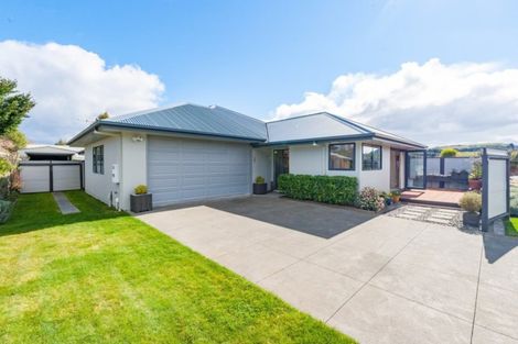 Photo of property in 14 Lakemere Way, Kinloch, Taupo, 3377