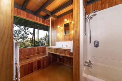 Photo of property in 140 Lone Kauri Road, Karekare, New Lynn, 0772