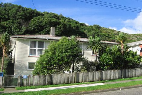 Photo of property in 38 Cardiff Crescent, Cannons Creek, Porirua, 5024