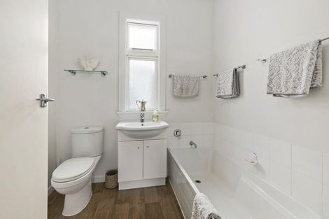 Photo of property in 154 Rongotai Road, Kilbirnie, Wellington, 6022