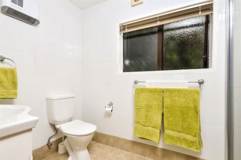 Photo of property in 1/35 Aberdeen Road, Castor Bay, Auckland, 0620