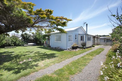 Photo of property in 16 Punga Street, Tangimoana, 4822