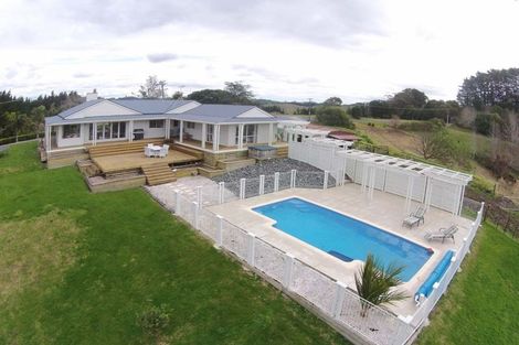 Photo of property in 118 Upper Orewa Road, Wainui, Silverdale, 0992