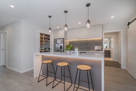 Photo of property in 7 Ronomor Place, Whitianga, 3510