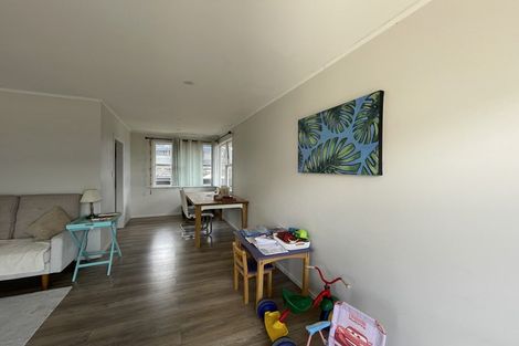 Photo of property in 31 Dawnhaven Drive, Te Atatu Peninsula, Auckland, 0610