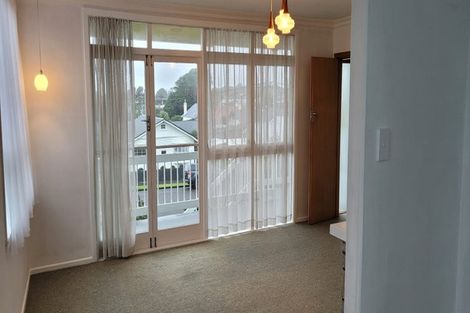 Photo of property in 8 Kitchener Terrace, Moturoa, New Plymouth, 4310