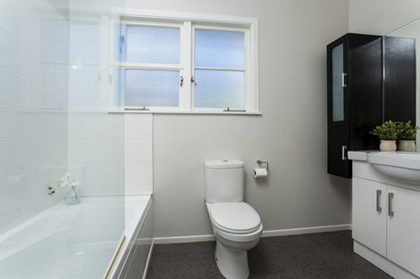 Photo of property in 1/73 Ocean View Road, Hillcrest, Auckland, 0627