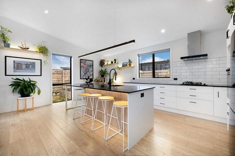 Photo of property in 5 Peterculter Drive, Wanaka, 9305