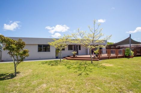 Photo of property in 47 Quadrant Heights, Paraparaumu, 5032
