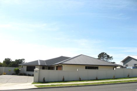 Photo of property in 190 Heta Road, Highlands Park, New Plymouth, 4312