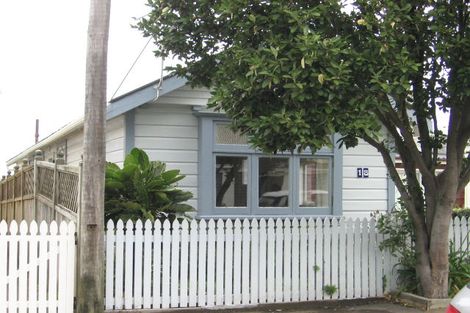 Photo of property in 20 Apu Crescent, Lyall Bay, Wellington, 6022