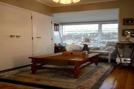 Photo of property in 26 Beach Road, Mellons Bay, Auckland, 2014