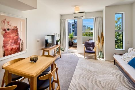 Photo of property in 35 Karo Drive, Te Aro, Wellington, 6011