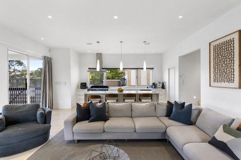 Photo of property in 194 Greenhithe Road, Greenhithe, Auckland, 0632