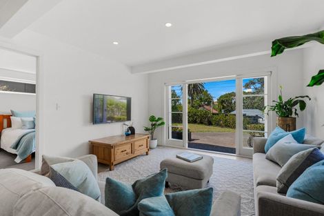 Photo of property in 28 Hanlon Crescent, Narrow Neck, Auckland, 0624