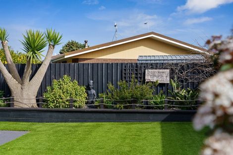 Photo of property in 5 Oakwood Grove, Paraparaumu Beach, Paraparaumu, 5032