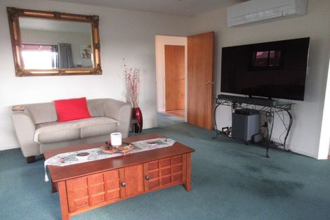 Photo of property in 37 Guildford Drive, Paraparaumu, 5032