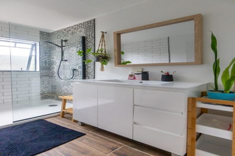 Photo of property in 15 Springbok Avenue, Whitianga, 3510