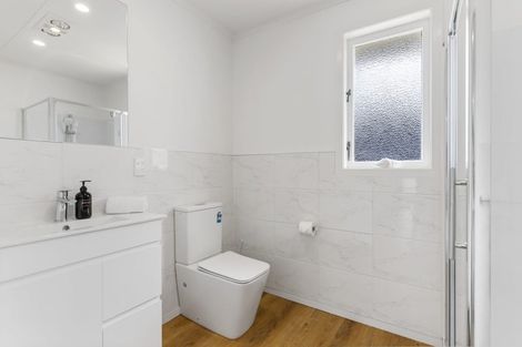 Photo of property in 1/55 Northcote Road, Hillcrest, Auckland, 0627