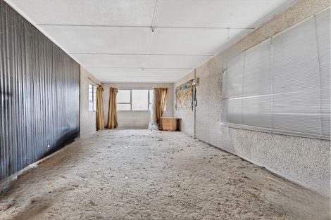 Photo of property in 12 Ozich Avenue, Te Atatu South, Auckland, 0610