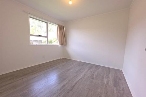 Photo of property in 37 Larissa Avenue, Henderson, Auckland, 0610