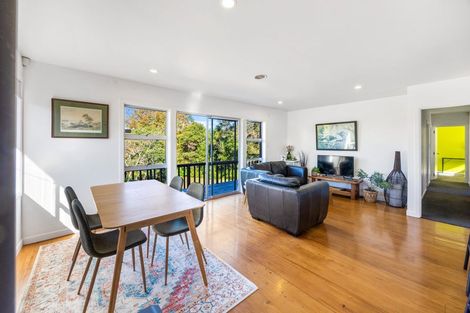 Photo of property in 34 Rauhuia Crescent, Parau, Auckland, 0604