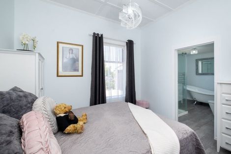 Photo of property in 104 Ferry Road, Clive, 4102