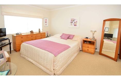 Photo of property in 54 Roberta Crescent, Orewa, 0931