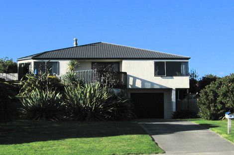 Photo of property in 21 Major Durie Place, Waikanae Beach, Waikanae, 5036