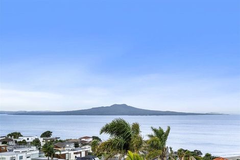 Photo of property in 1/41 Seaview Road, Castor Bay, Auckland, 0620