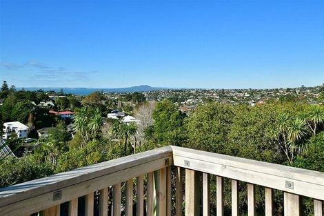 Photo of property in 12 Barker Rise, Northcross, Auckland, 0632