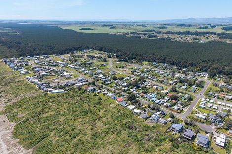 Photo of property in 7 Kent Avenue, Waitarere Beach, Levin, 5510