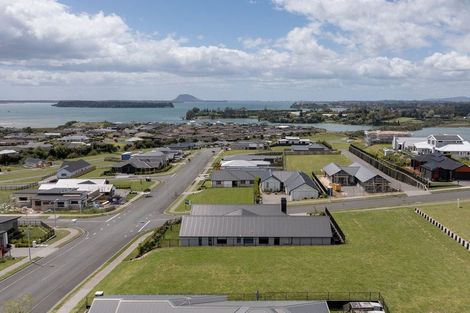 Photo of property in 32 Ridge Drive, Omokoroa, 3114