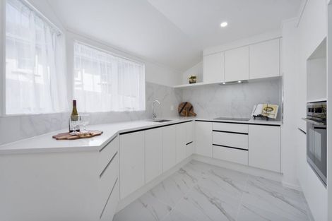 Photo of property in 2/5 Newington Road, Henderson, Auckland, 0612