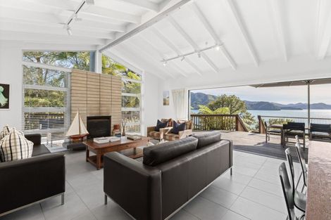 Photo of property in 2045 Queen Charlotte Drive, Ngakuta Bay, Picton, 7281