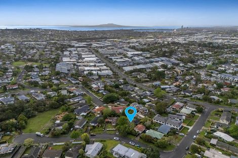 Photo of property in 1 Wanita Place, Totara Vale, Auckland, 0629