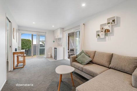 Photo of property in 1/302 Sunset Road, Windsor Park, Auckland, 0632
