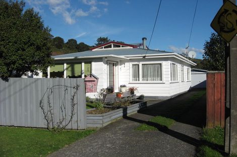 Photo of property in 4 Bull Avenue, Wainuiomata, Lower Hutt, 5014