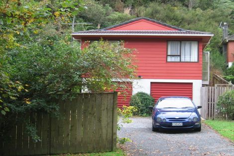 Photo of property in 77 Elmslie Road, Pinehaven, Upper Hutt, 5019