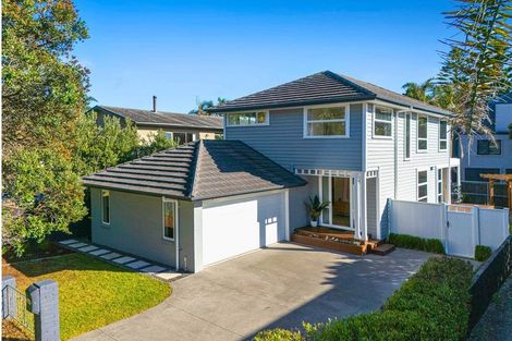 Photo of property in 63a Walton Street, Red Beach, 0932
