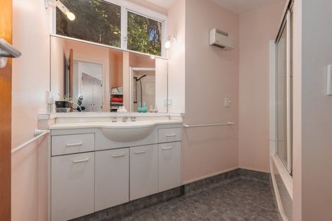 Photo of property in 32 Paremata Crescent, Paremata, Porirua, 5024