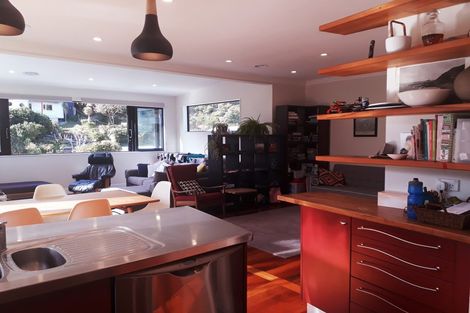 Photo of property in 73 Hungerford Road, Houghton Bay, Wellington, 6023