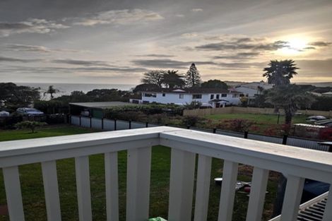 Photo of property in 114 Pacific Parade, Army Bay, Whangaparaoa, 0930