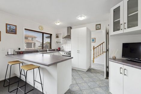 Photo of property in 38 Landsdowne Terrace, Karori, Wellington, 6012